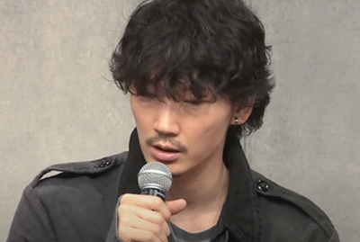 綾野剛 家族構成 父親 母親 スナック 幼少期 生い立ち